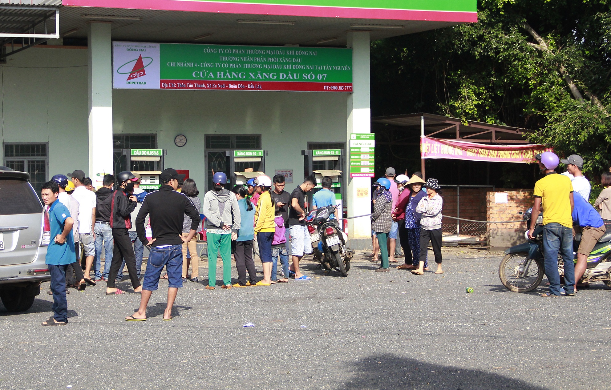 Thanh nien chet bat thuong anh 1