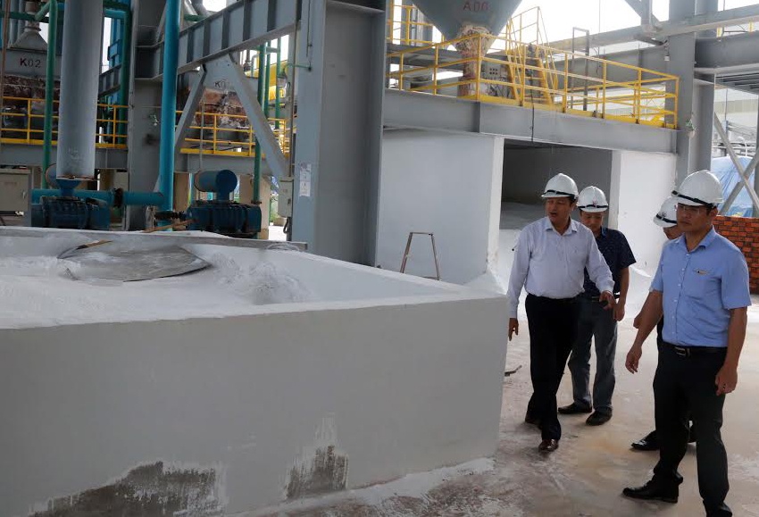 Nhà máy alumin Nhân Cơ phát tán bột ra ngoài ảnh 1 Nha may alumin Nhan Co phat tan bot ra ngoai anh 1