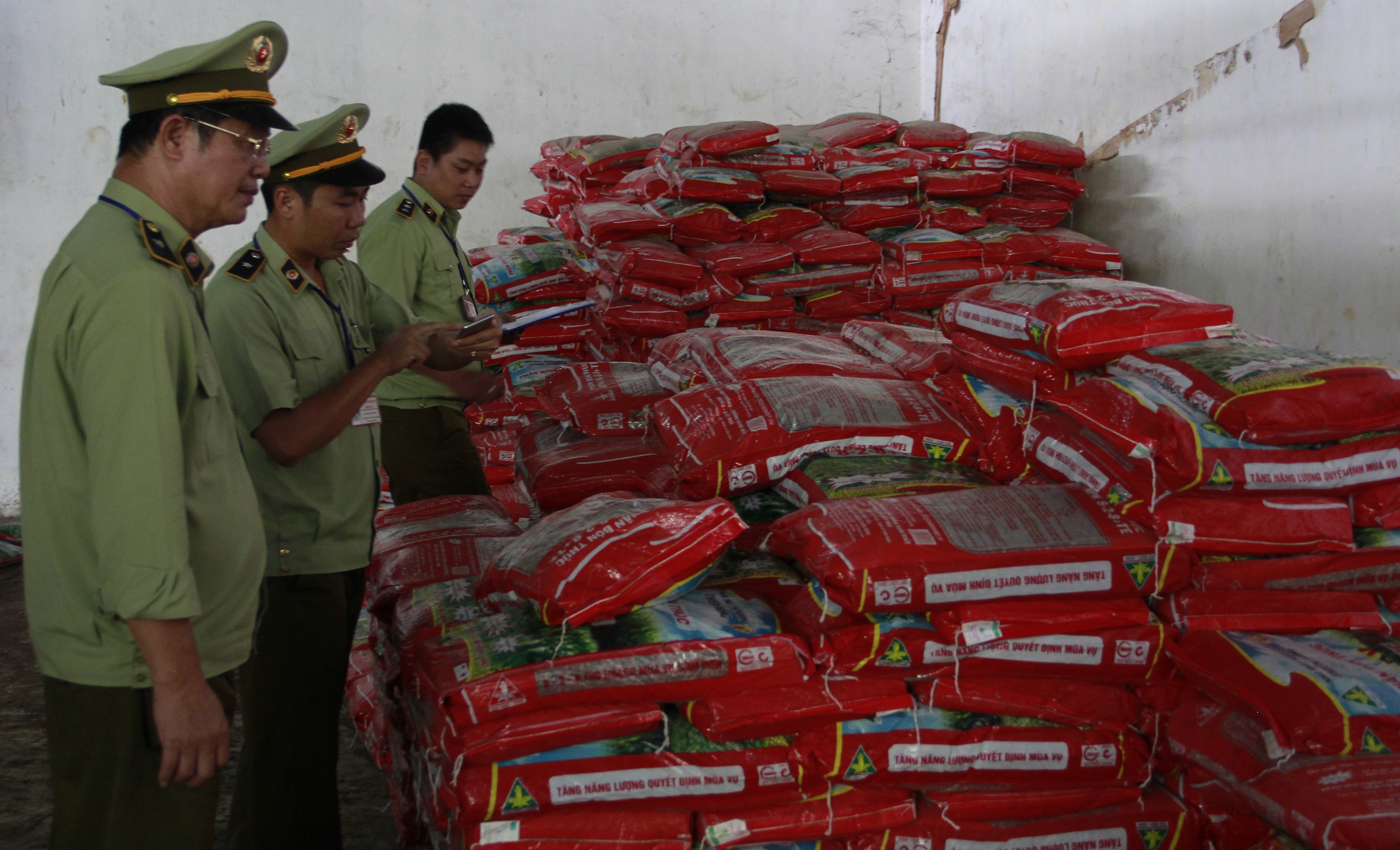 Chan dung hang nghin bao phan bon het han chuan bi tung ra thi truong hinh anh