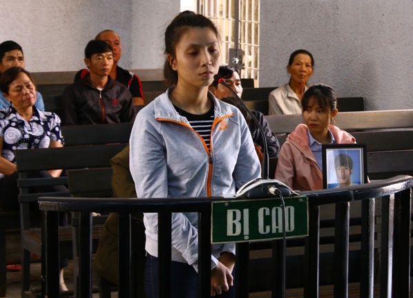 Co gai dam chet ban cua chong linh 12 nam tu hinh anh