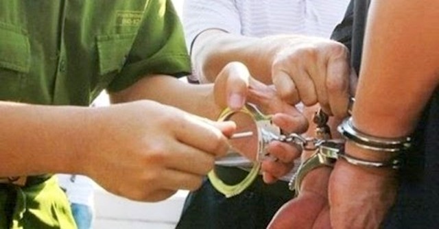 Khoi to bao ve truong mam non nghi hiep dam be gai 4 tuoi ngat xiu hinh anh