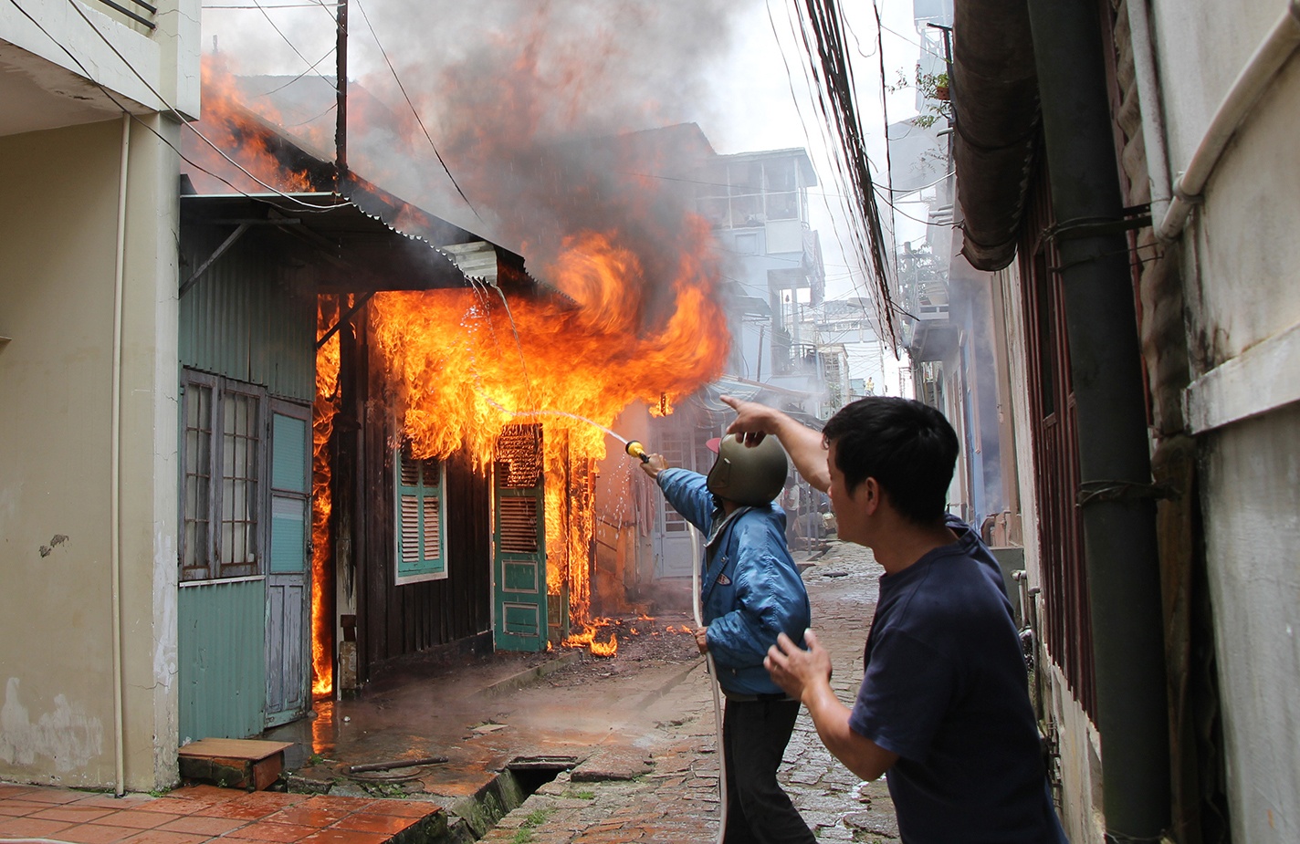 Cụ ông tử vong trong nhà cháy ảnh 1 Cu ong tu vong trong nha chay anh 1