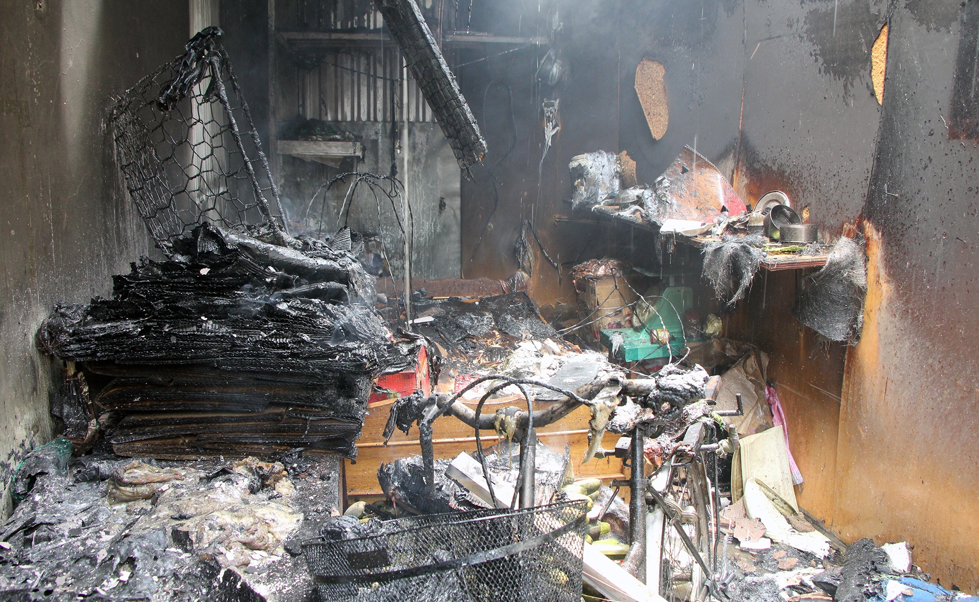 Cụ ông tử vong trong nhà cháy ảnh 2 Cu ong tu vong trong nha chay anh 2