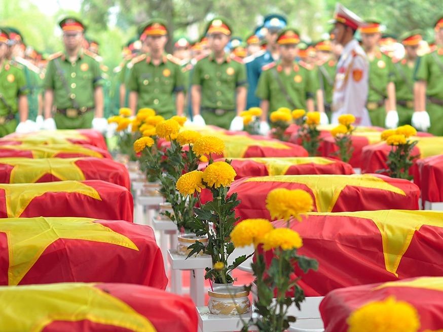 Tang che do doi voi to chuc, ca nhan tim kiem, quy tap hai cot liet si hinh anh