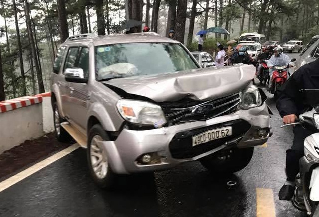 Tai nan lien hoan, giao thong o deo Prenn bi ket 2 gio hinh anh