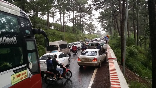 Tai nan lien hoan tren deo Prenn anh 2