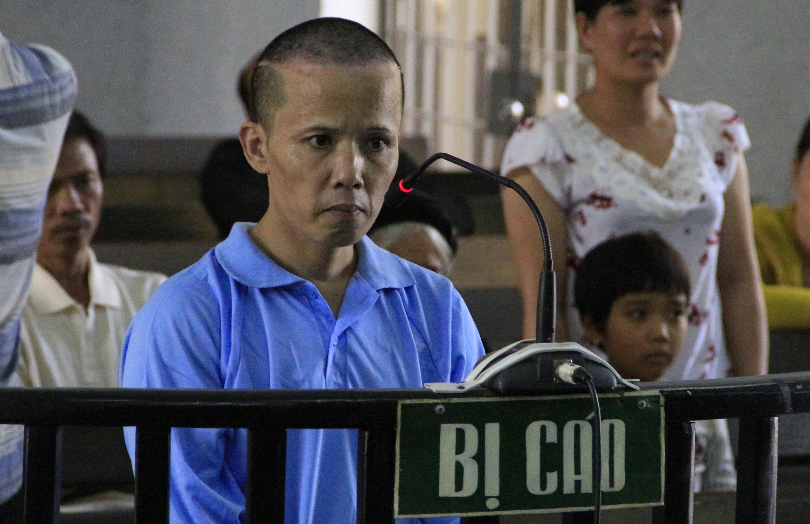 Nguoi chong dung bua danh chet vo linh 19 nam tu hinh anh