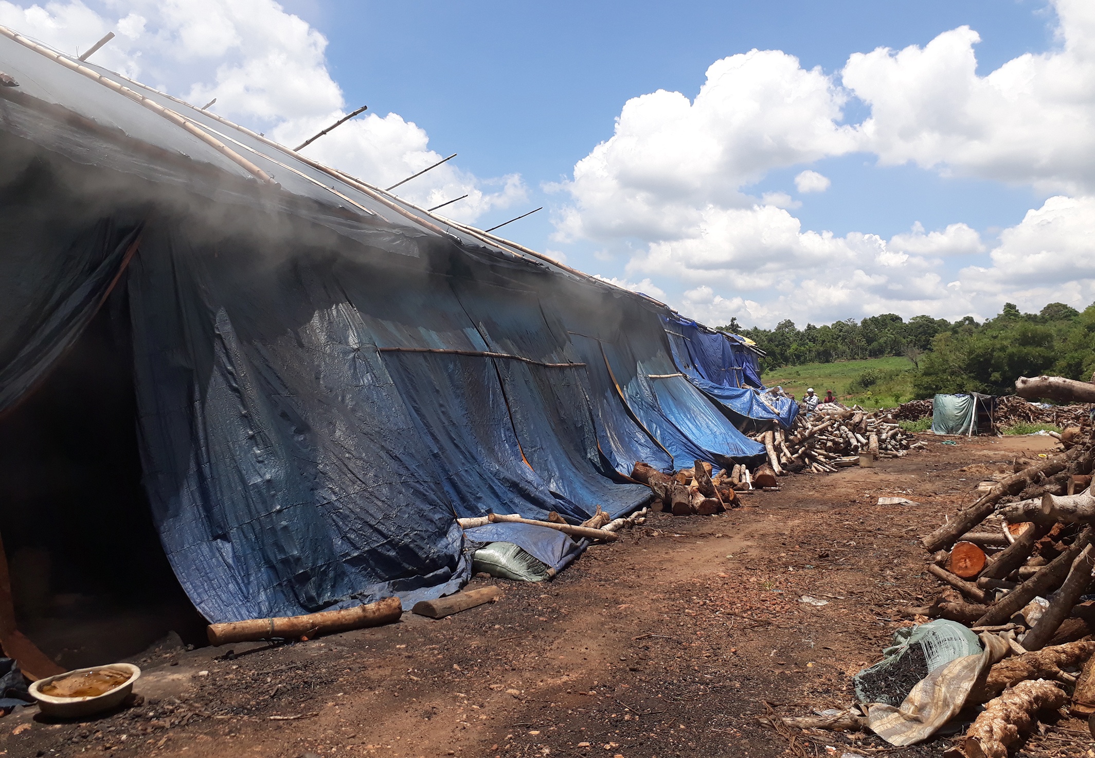 31 lo than hoat dong khong phep gay o nhiem hinh anh