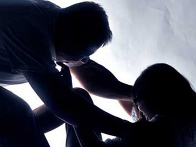 Thanh nien nghien ma tuy hiep dam be gai 12 tuoi hinh anh