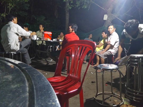 Thieu nu thiet mang vi truot chan xuong ho chua nuoc chua chay hinh anh