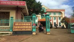 Pho chu tich huyen bi ky luat canh cao vi de cap duoi lam lo de thi hinh anh