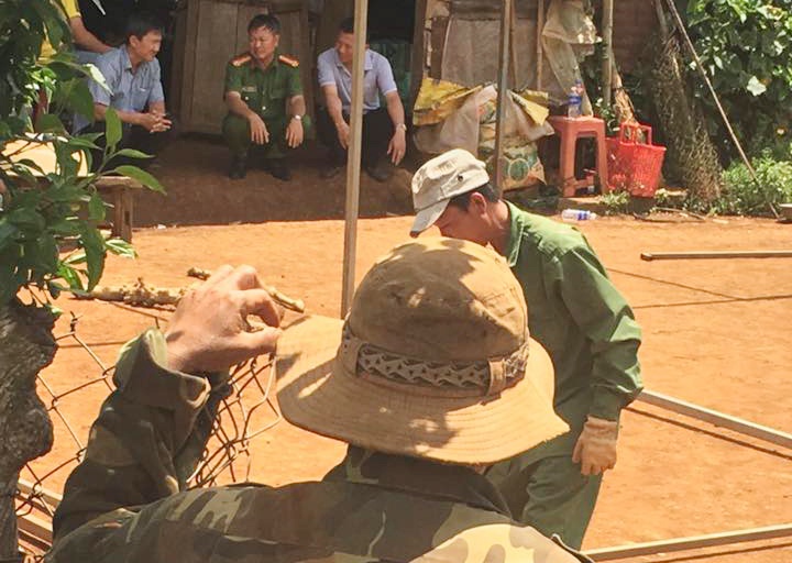 Vo dung cuoc danh chet chong roi den cong an dau thu hinh anh
