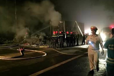 Cháy xe container ảnh 2 Chay xe container anh 2