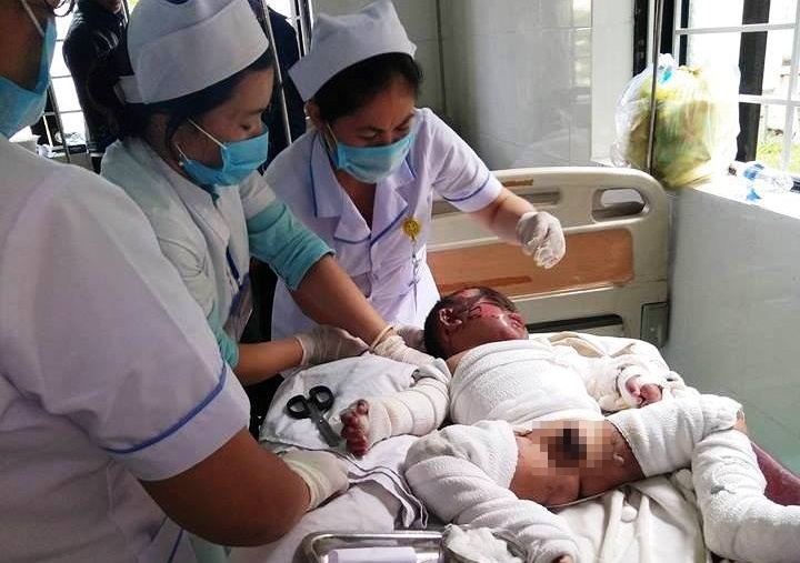 Do den dau khi giang mung, hai me con bong nang hinh anh