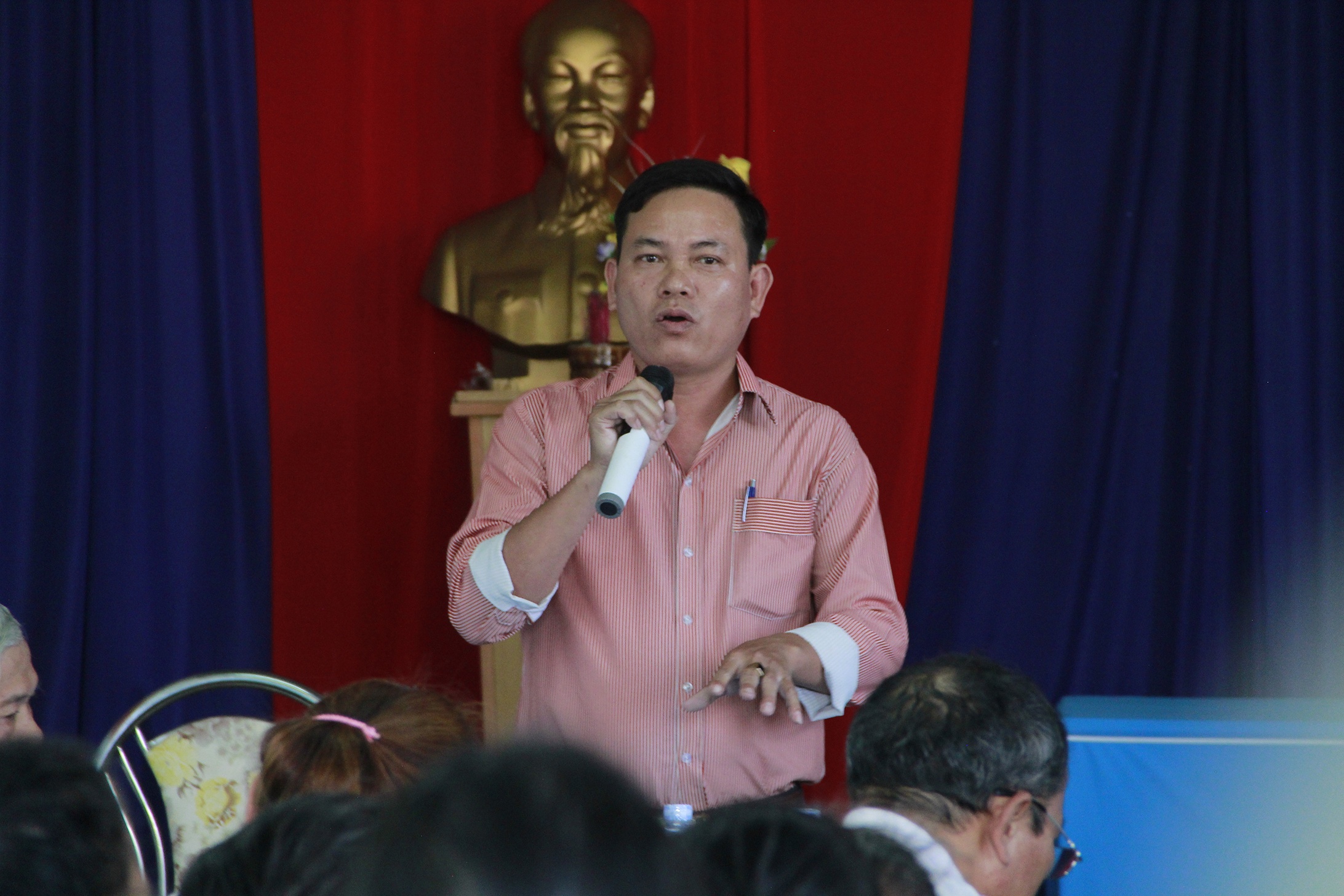 Truong cong an xa da bay thau ca xin loi nguoi dan hinh anh