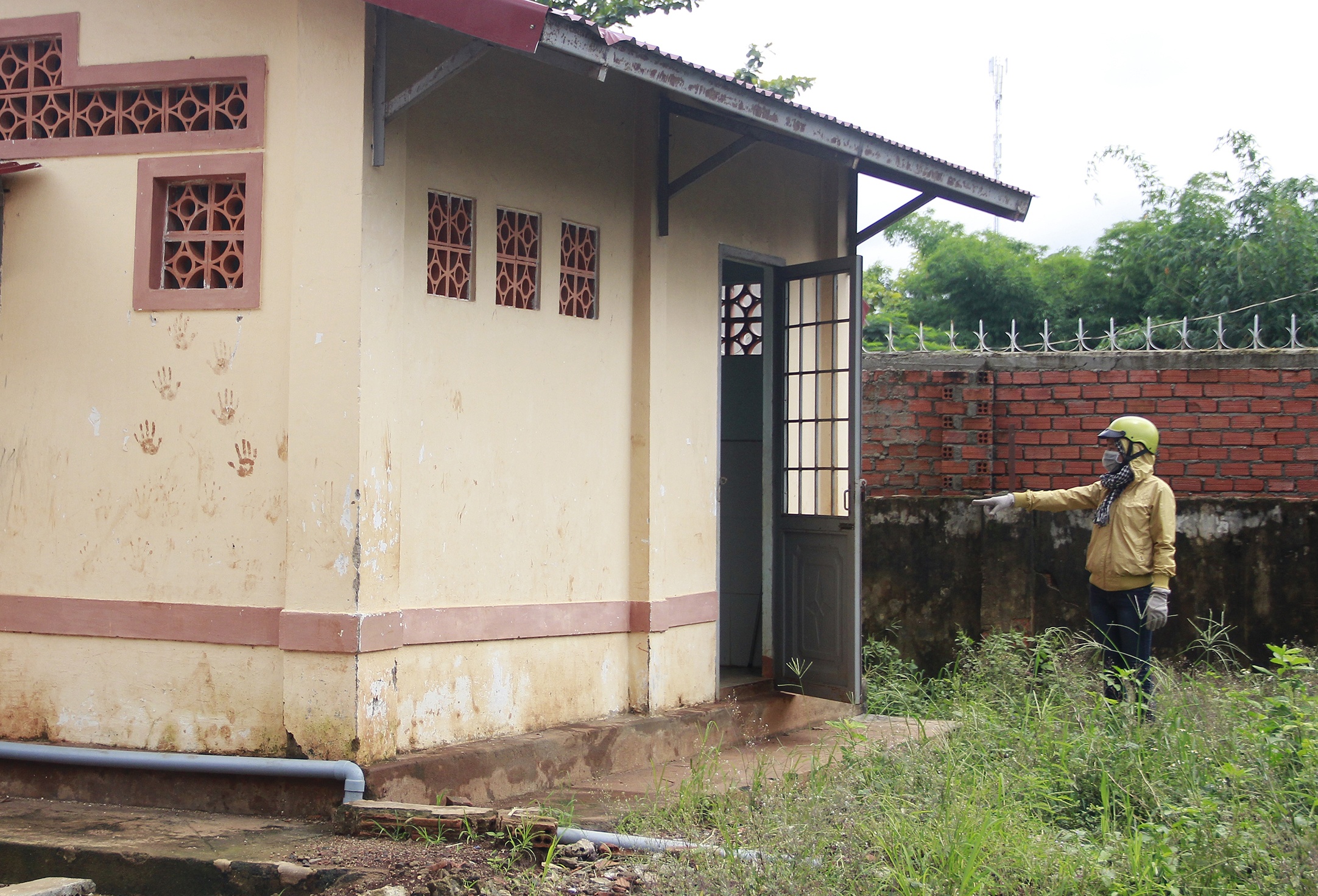 Truy to bao ve truong tieu hoc hiep dam va dam o nhieu hoc sinh hinh anh