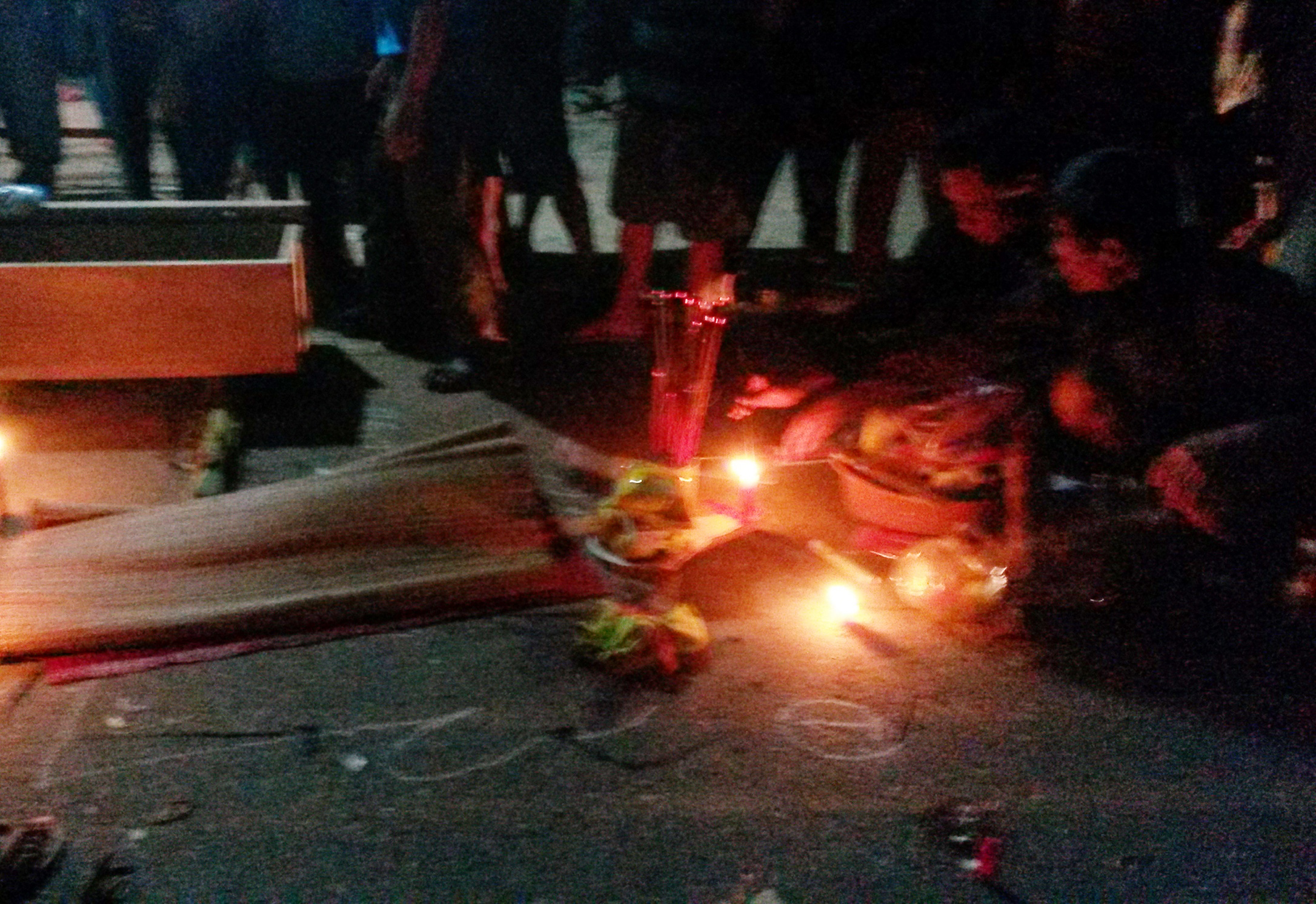 Be gai 3 tuoi bi xe buyt tong tu vong hinh anh