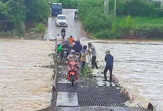 Chau be 8 tuoi mat tich anh 1