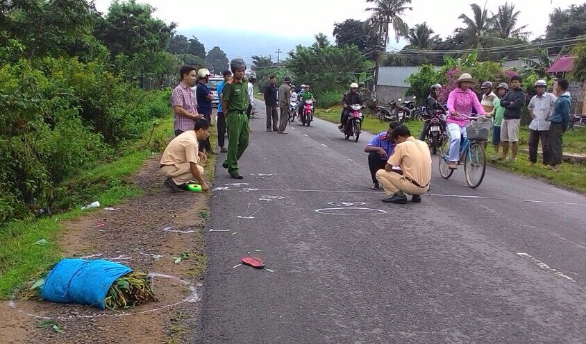 Truy tim tai xe lai oto tong chet phu nu 69 tuoi roi bo tron hinh anh