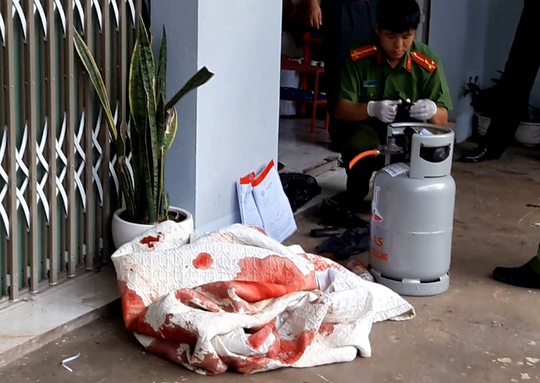 Nguoi dan ong giet ban gai roi co thu trong phong tro hinh anh