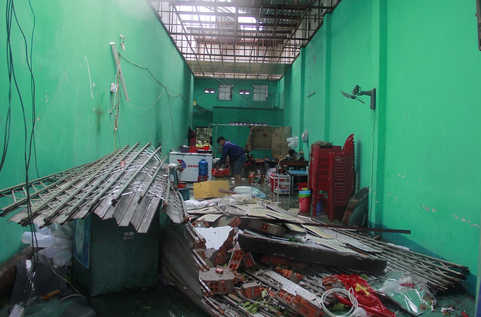 Bao so 12 gay thiet hai cho Khanh Hoa hon 7.000 ty dong hinh anh