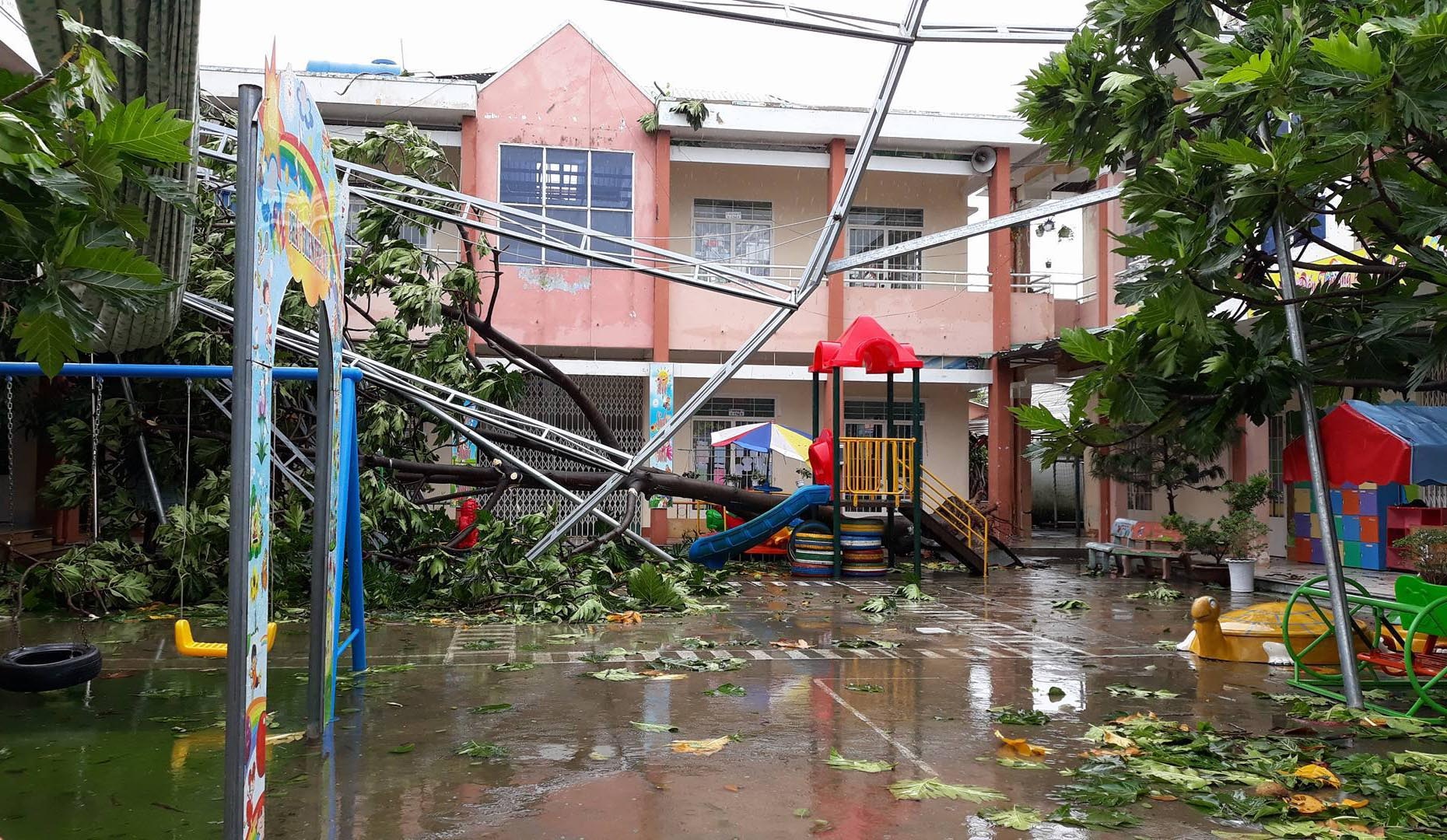 Hang tram nghin hoc sinh Khanh Hoa nghi hoc do bao so 12 hinh anh