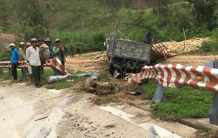 Tai nạn giao thông 2 người chết ảnh 1 Tai nan giao thong 2 nguoi chet anh 1