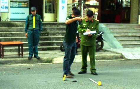 Thanh nien bi dam chet truoc cong benh vien hinh anh