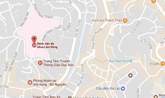 Bị đâm chết trước bệnh viện ảnh 2 Bi dam chet truoc benh vien anh 2