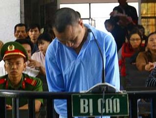 Tu chung than cho ke hiep dam be gai 4 tuoi hinh anh
