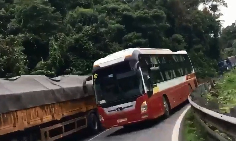 Suyt chet vi xe Thanh Buoi vuot au tren deo Bao Loc hinh anh