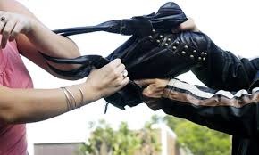 2 thanh nien di cuop hon chuc vu trong 3 thang hinh anh