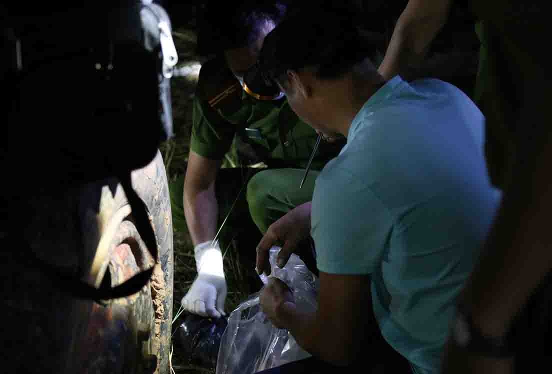 Soi den tim tung vet mau noi hon chien gianh dat lam 1 nguoi chet hinh anh