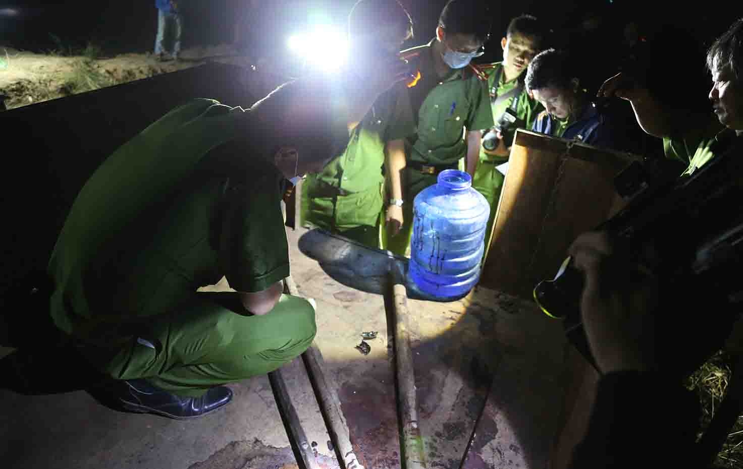 Hon chien tranh gianh dat anh 1