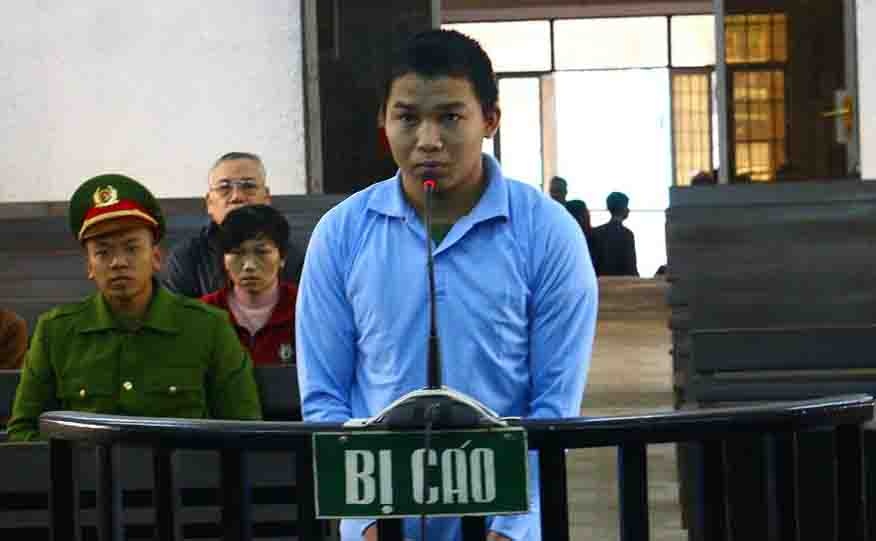 Mang an 11 nam tu vi 'yeu' ban gai nhi hinh anh