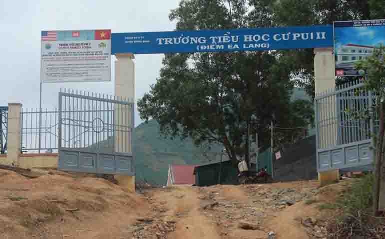 Học sinh có biểu hiện lạ ảnh 2 Hoc sinh co bieu hien la anh 2