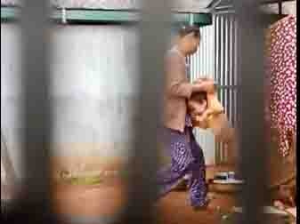 Be trai bi nguoi phu nu 63 tuoi bao hanh hinh anh