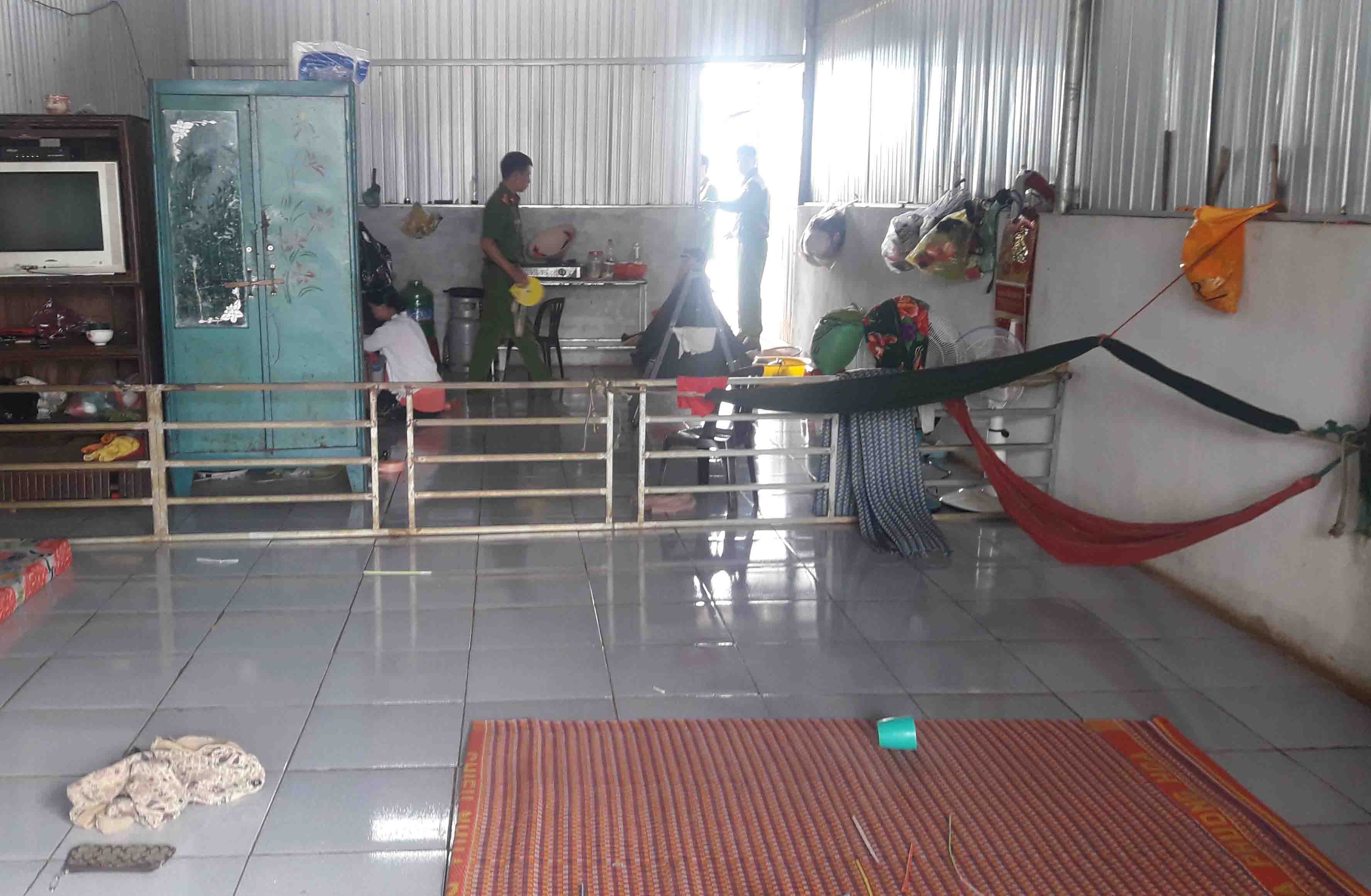 Nguoi giu tre thua nhan danh be trai hinh anh