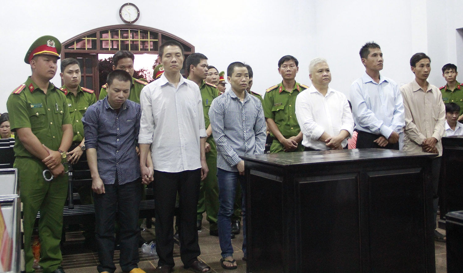 Tu hinh Dang Van Hien trong vu no sung lam 3 nguoi chet hinh anh