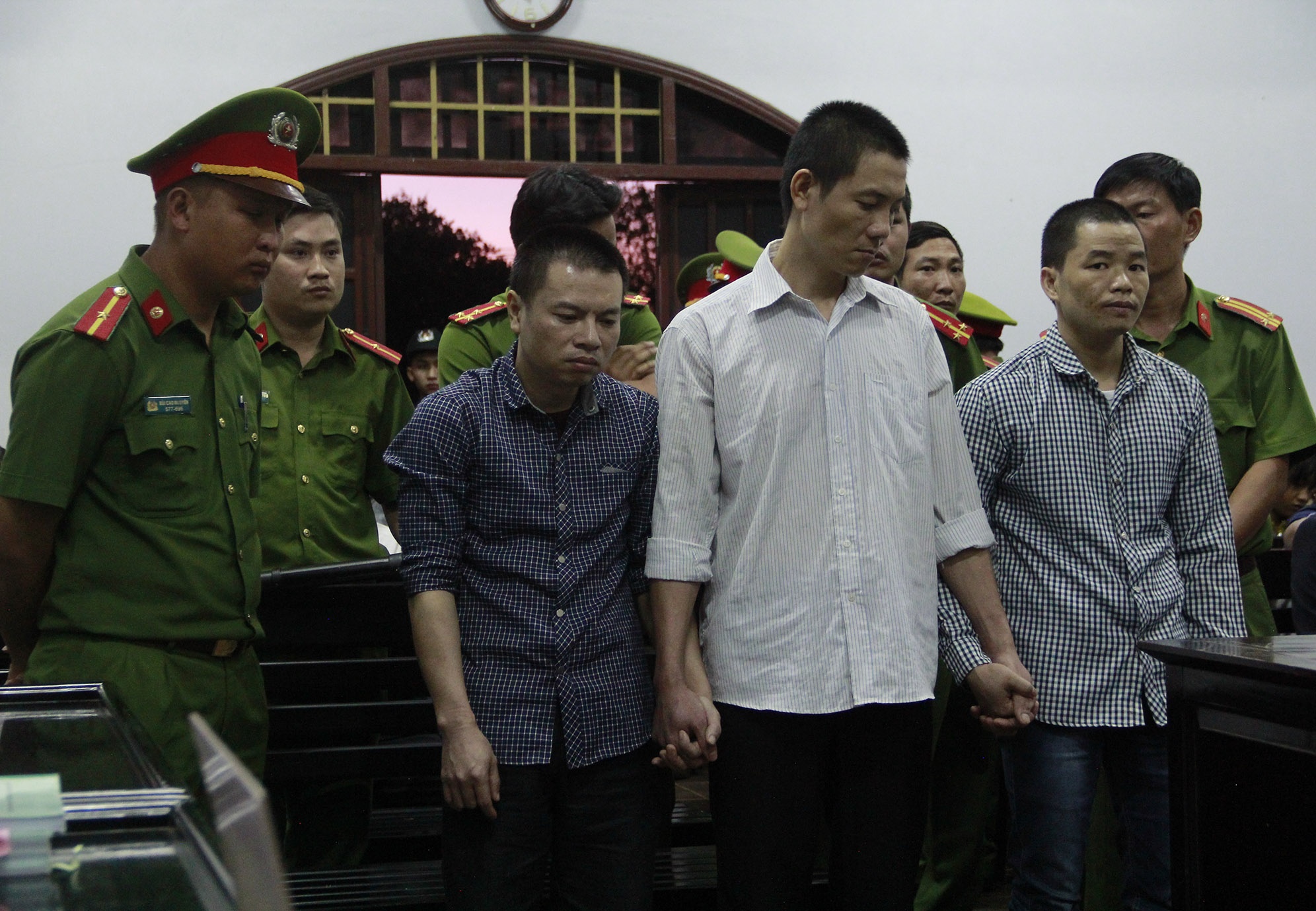 Tu hinh Dang Van Hien trong vu no sung lam 3 nguoi chet hinh anh