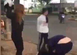 Cong an dieu tra hai nhom nu sinh danh nhau hinh anh