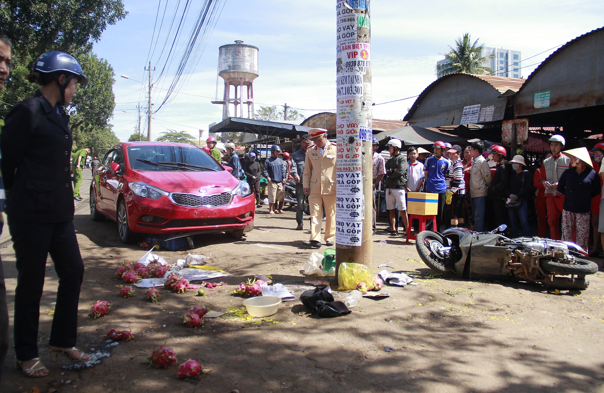 Oto tong 3 nguoi thuong vong anh 1