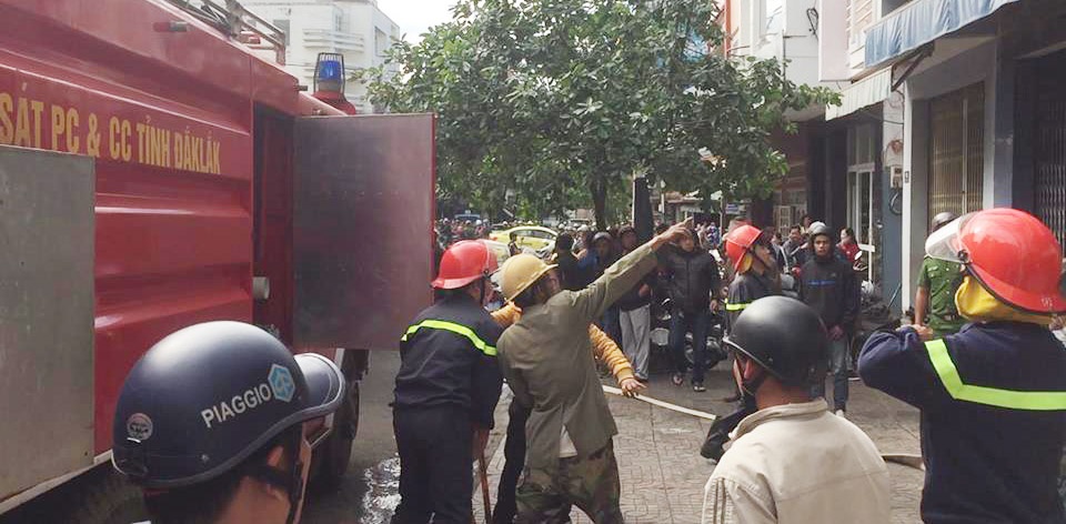 Hoa hoan thieu rui tang ham can nha 3 tang hinh anh