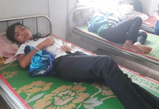 30 hoc sinh nhap vien sau bua toi tai truong hinh anh