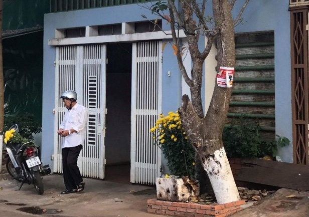 Khoi to nhom 9X danh bac tai nha Pho giam doc So Y te hinh anh