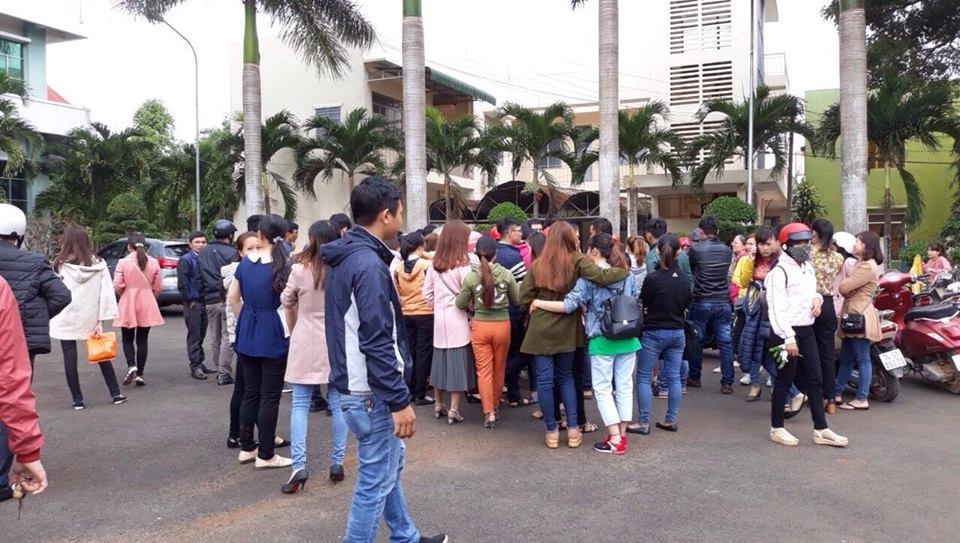 Tam dung viec cham dut hop dong voi 200 giao vien huyen Krong Pak hinh anh