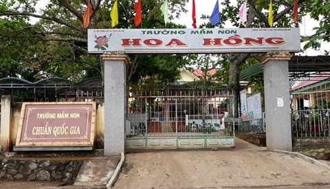 Giao vien bi phu huynh danh vi khong cho don con truoc gio quy dinh hinh anh