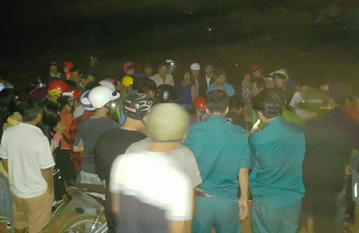 Đôi nam nữ ôm nhau tự tử ảnh 2 Doi nam nu om nhau tu tu anh 2