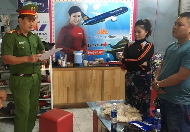 Bắt sản phẩm làm từ ngà voi ảnh 1 Bat san pham lam tu nga voi anh 1