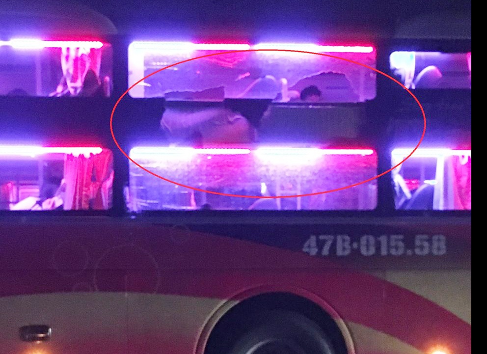 Sau thanh nien nem da xe cho 30 hanh khach hinh anh